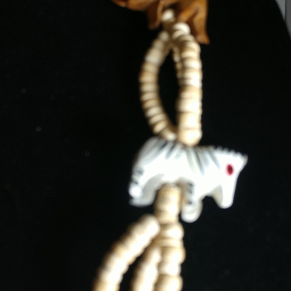 Handcrafted wooden necklace - Picture 6 of 6